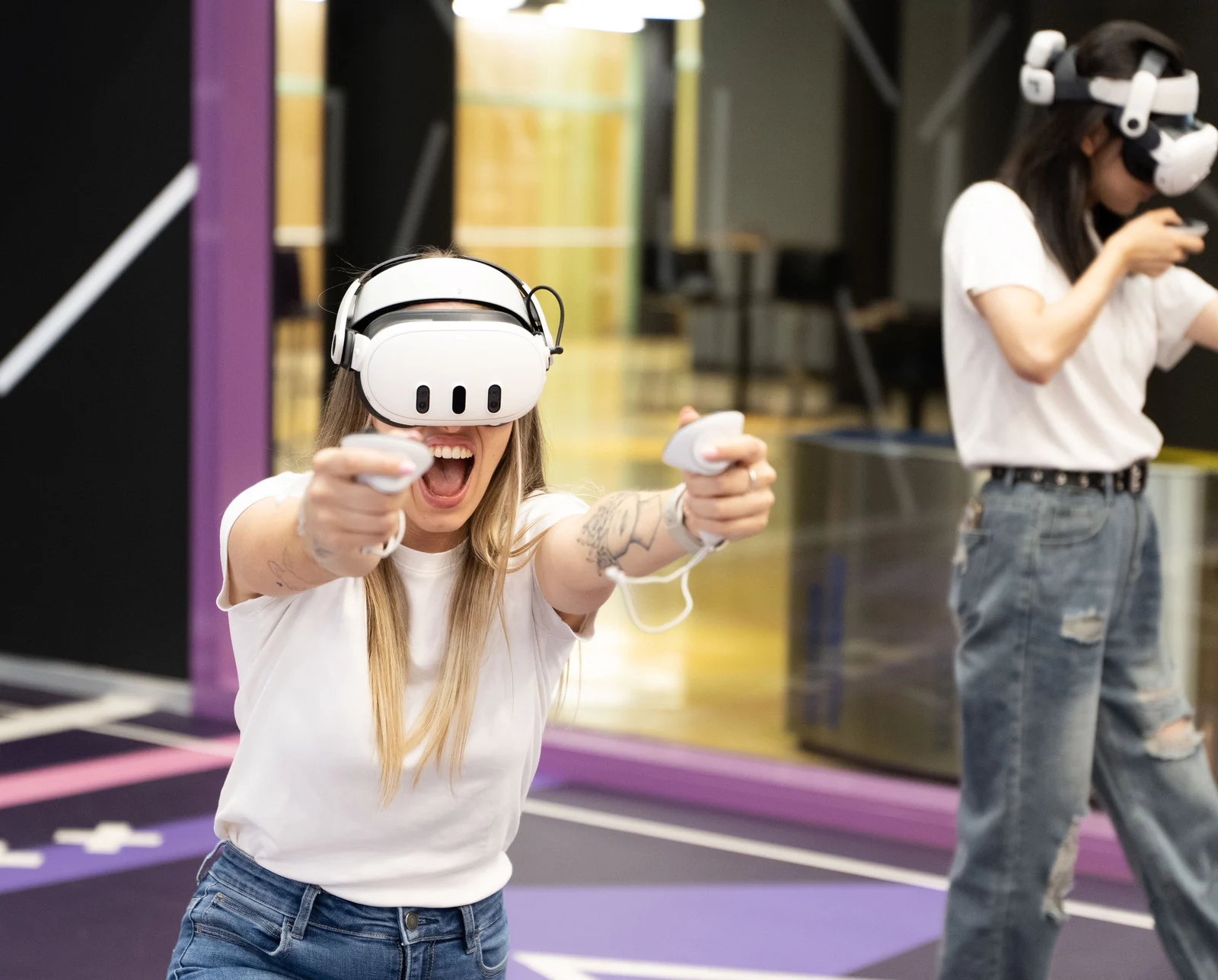 Zwei Spielerinnen in der Mex-Play-Arena